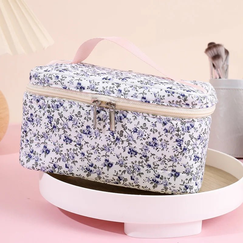 Trousse Maquillage Matelassée Florale Spacieuse 21x11x12cm | Kit Voyage Complet avec Flacons 63g - Beautybienetre.