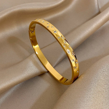 Bracelet manchette torsadé en Zircon incrusté brillant plaqué or 18 carats pour femmes, mode géométrique, étanche, breloques empilables, bijoux cadeaux