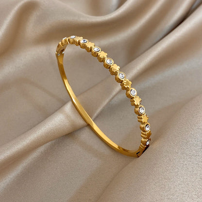 Bracelet manchette torsadé en Zircon incrusté brillant plaqué or 18 carats pour femmes, mode géométrique, étanche, breloques empilables, bijoux cadeaux