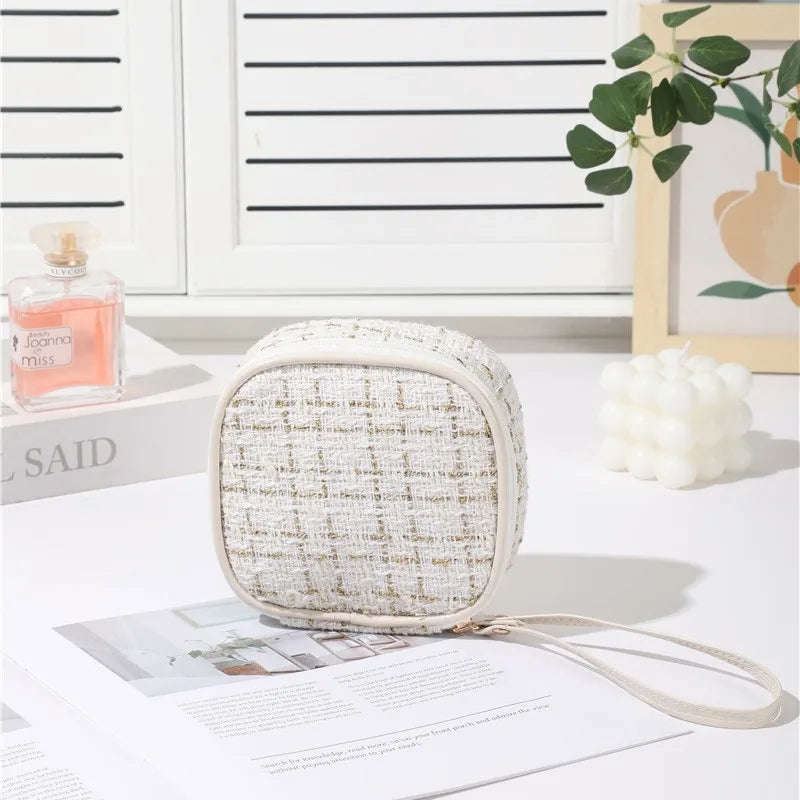 Lightweight Luxury Cosmetics Pouch | Compact and Stylish Travel Organizer