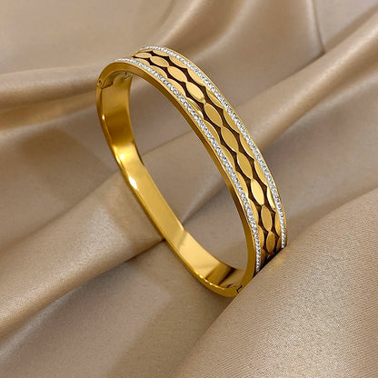 Bracelet manchette torsadé en Zircon incrusté brillant plaqué or 18 carats pour femmes, mode géométrique, étanche, breloques empilables, bijoux cadeaux