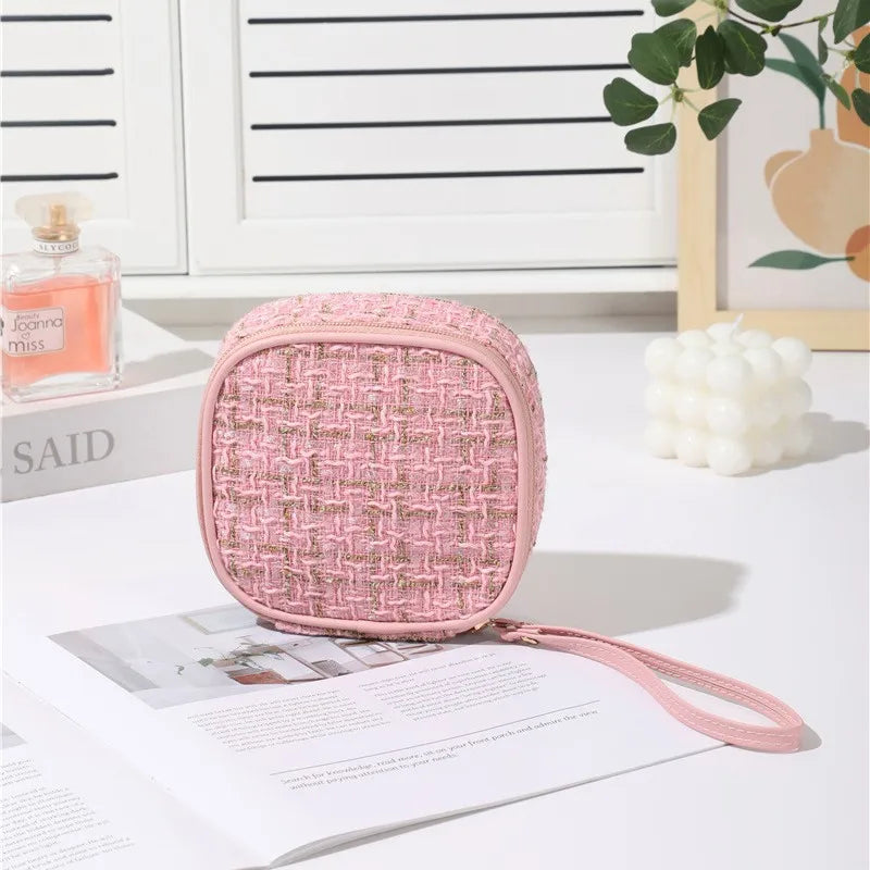 Lightweight Luxury Cosmetics Pouch | Compact and Stylish Travel Organizer