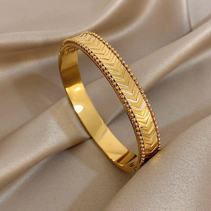 Bracelet manchette torsadé en Zircon incrusté brillant plaqué or 18 carats pour femmes, mode géométrique, étanche, breloques empilables, bijoux cadeaux