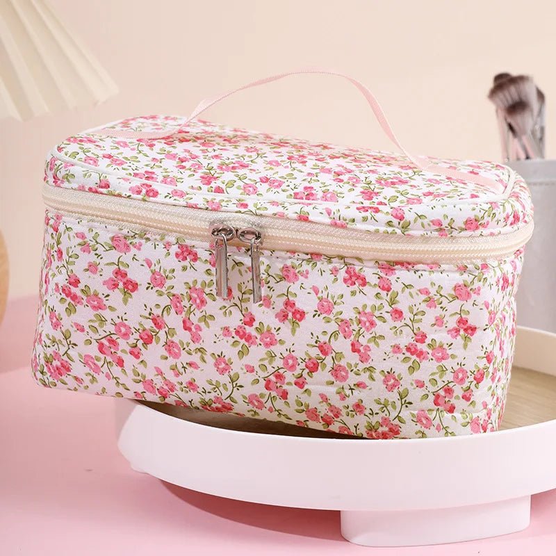 Trousse Maquillage Matelassée Florale Spacieuse 21x11x12cm | Kit Voyage Complet avec Flacons 63g - Beautybienetre.