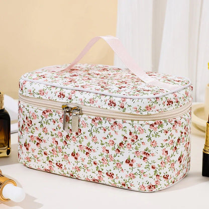 Trousse Maquillage Matelassée Florale Spacieuse 21x11x12cm | Kit Voyage Complet avec Flacons 63g - Beautybienetre.