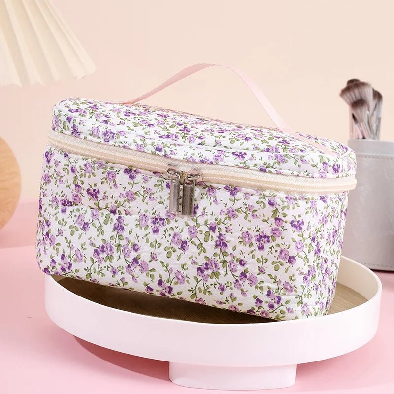 Trousse Maquillage Matelassée Florale Spacieuse 21x11x12cm | Kit Voyage Complet avec Flacons 63g - Beautybienetre.