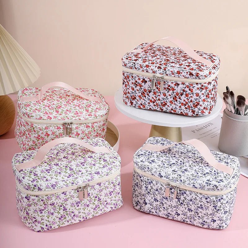 Trousse Maquillage Matelassée Florale Spacieuse 21x11x12cm | Kit Voyage Complet avec Flacons 63g - Beautybienetre.
